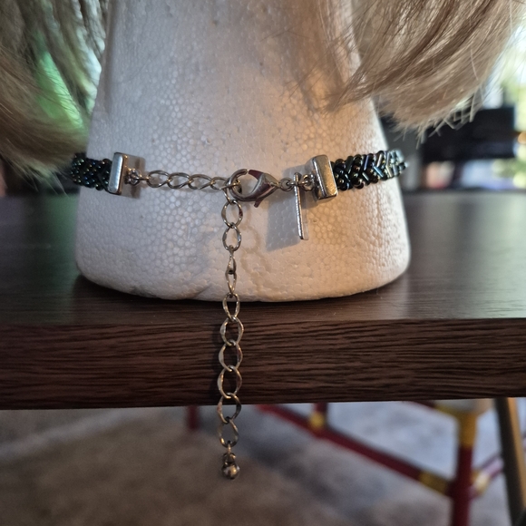 Iridescent Beaded Choker Necklace - Women Jewelry - Picture 4 of 4